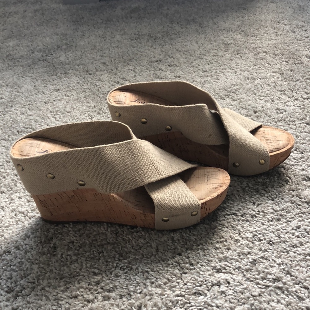 *SOLD* Lucky Brand Nude Wedges - Picture 3 of 6